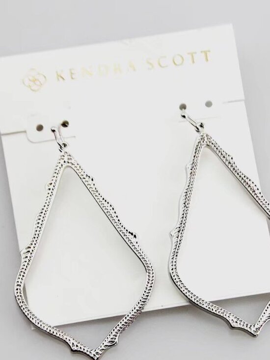 Kendra Scott Stud Earrings - Picture 1 of 2